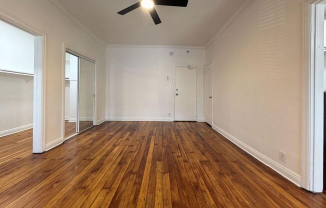 Studio, 1 bath, 450 sqft, $1,325, Unit 304