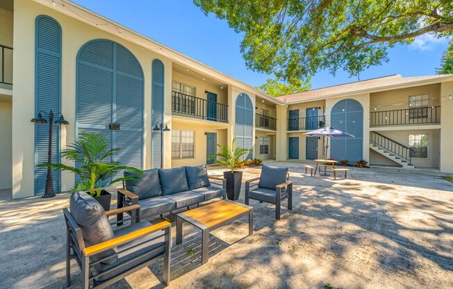 Amber Oaks | Renovated Upscale Island Apartments in the Heart of Davis Islands