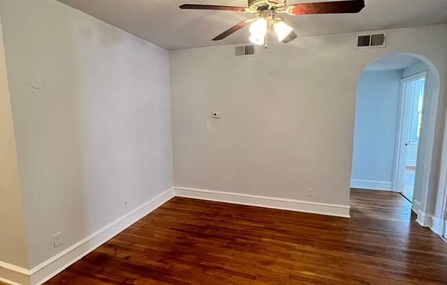 3 beds, 2 baths, $2,100, Unit Apt. 302
