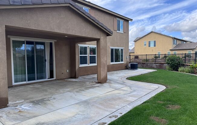 Large Newer Home - 4 Bedroom / 3 1/2 Bath