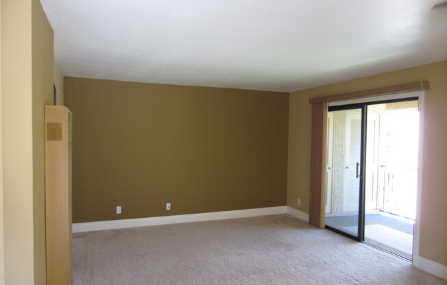 Clean and Comfortable Feel - 2Bd/2Ba w/ Master Suite - Washer/Dryer in Unit!