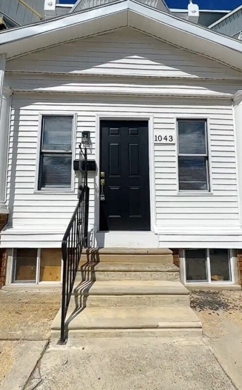 1043 S 54 ST