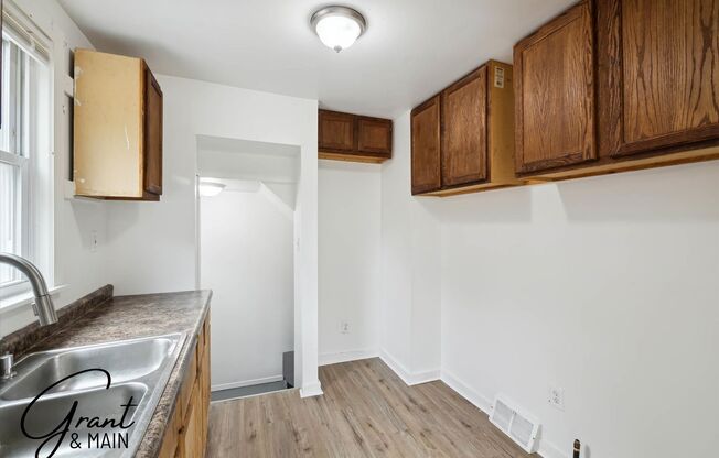 3 beds, 1 bath, $1,250