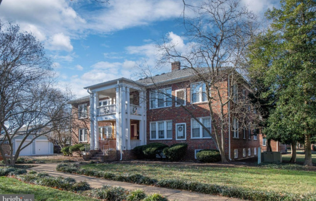 305 E DUNCAN AVE