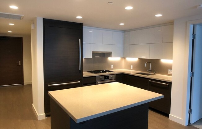 2 beds, 2 baths, $4,300, Unit Unit 2401