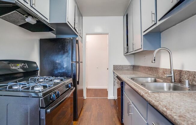 537 Hyde Park Blvd