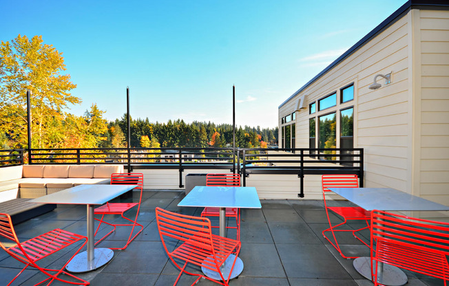 Roof Top Deck and Dining Area at Emerald Crest, Bothell, WA