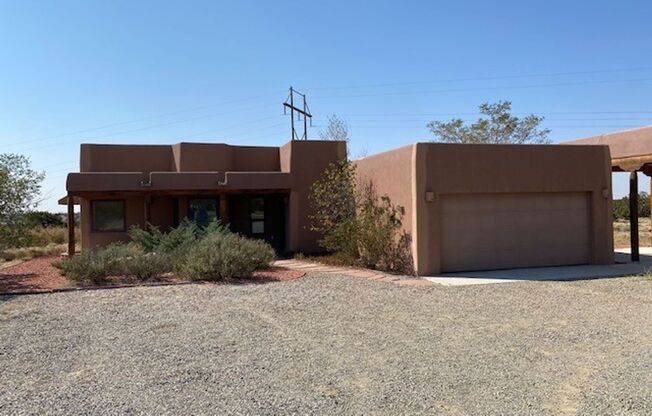 Beautiful 3 bedroom 2 bathroom home located in Santa Fe !!! Showings Available Now !!! Move in SPECIAL!!