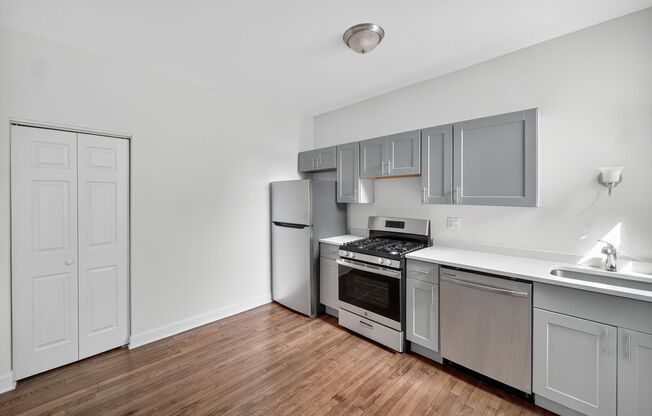 3 beds, 2 baths, 1,250 sqft, $2,600, Unit 6585-3