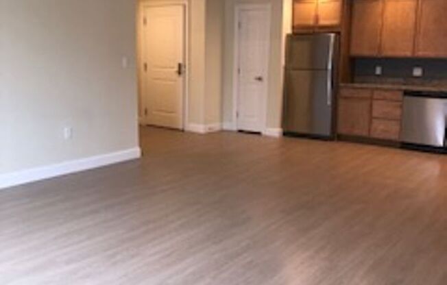 2 beds, 1 bath, 1,054 sqft, $2,900, Unit 60-302