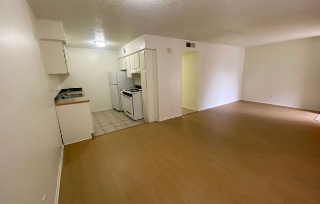 2 beds, 2 baths, 900 sqft, $1,099, Unit LAW11-316