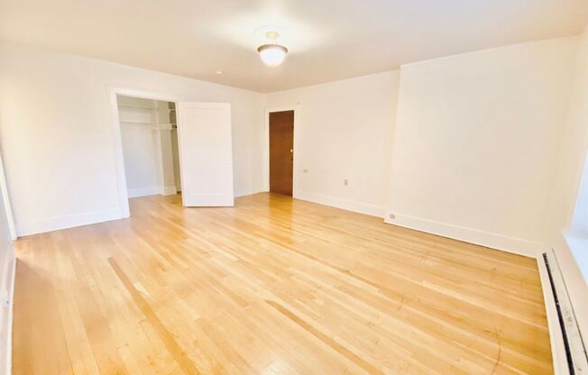 Studio, 1 bath, 425 sqft, $1,295, Unit 112