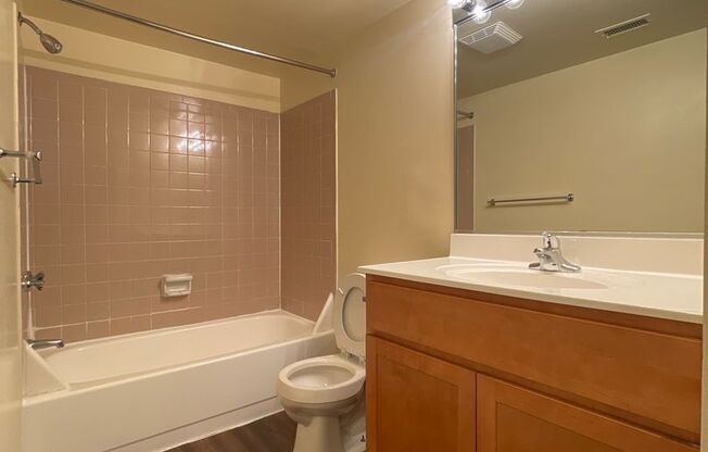 3 beds, 2 baths, 1,152 sqft, $2,350, Unit 14201 #204