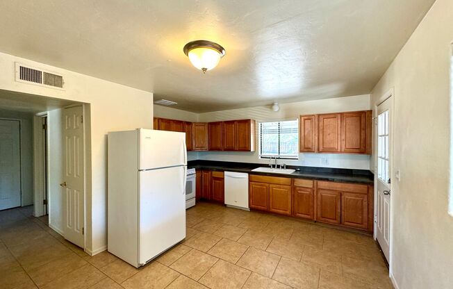 2 beds, 1 bath, $1,100