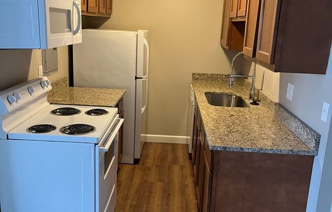 2 beds, 1 bath, 772 sqft, $1,125, Unit 74-14