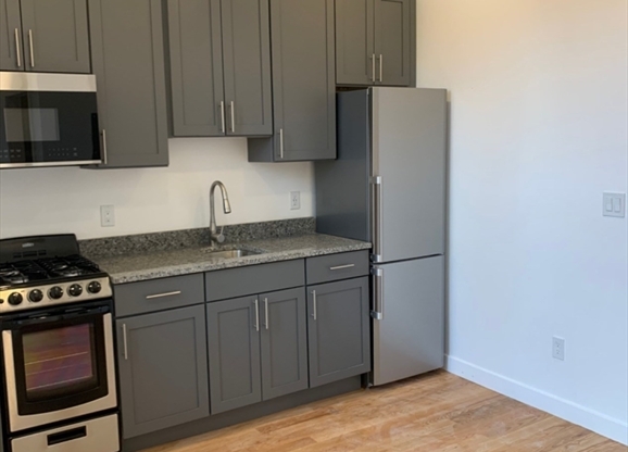 Studio, 1 bath, 300 sqft, $1,475, Unit 407