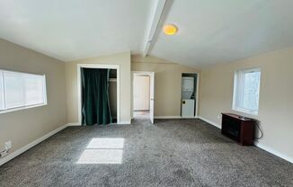 3 beds, 1 bath, 1,100 sqft, $2,850, Unit 3879 West (Upper unit)