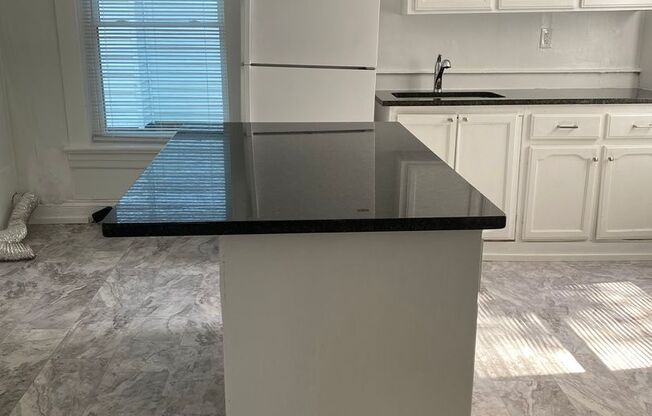 2 Bedroom Duplex off of Rivermont Ave.