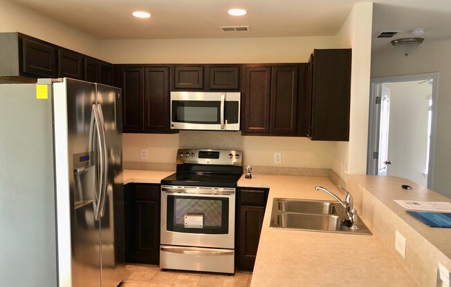 3 Bedroom 2 Bath House in Lakes of Summerville - Summerville