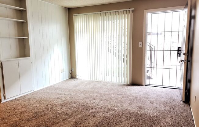 **MOVE IN SPECIAL-HALF OFF FIRST MONTH'S RENT! **Lovely One Bedroom in Normal Heights