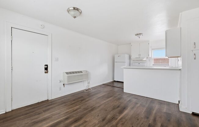 2 beds, 1 bath, 650 sqft, $950, Unit 1015 N Scott Avenue #109