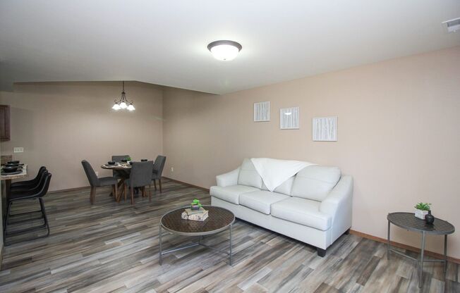 2 beds, 1.5 baths, 1,096 sqft, $1,450, Unit 4015-06