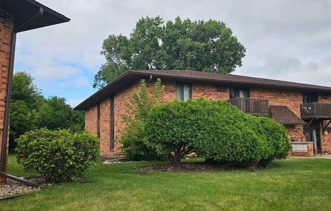 2 beds, 1 bath, 970 sqft, $1,199, Unit FB   4037