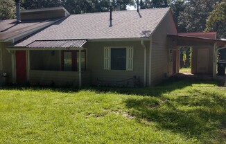 Introducing the Beautiful 2 Bed 1 Bath Duplex in Tallahassee, FL!