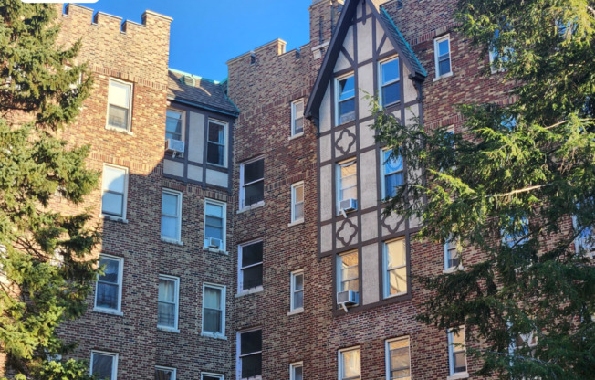 1 bed, 1 bath, $2,568, Unit 53C