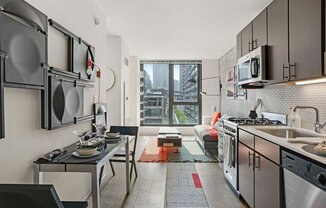 170 W SUPERIOR ST