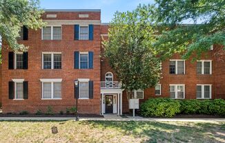 Stylish Updated Condo Minutes from Old Town Alexandria