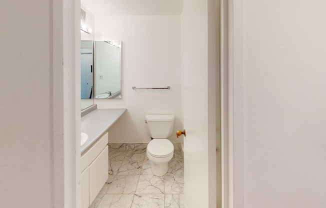 1 bed, 1.5 baths, $5,500, Unit 20H