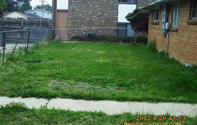 2 bed, 1 Bath, 900 SF with washer/dryer hookups and a large, fenced yard.