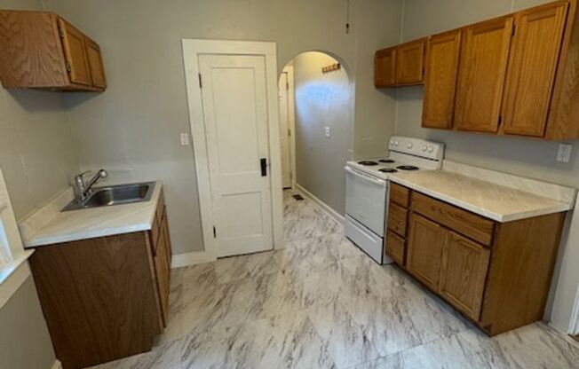 2 beds, 1 bath, $995