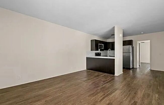 1 bed, 1 bath, $2,200, Unit UNIT H