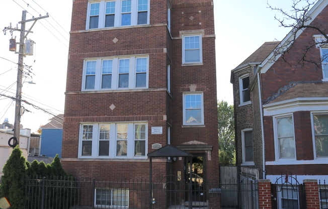 2414 N Monticello Ave 3