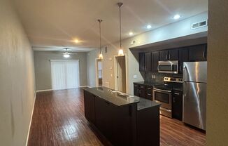 2 beds, 2 baths, $1,150, Unit Walnut A103