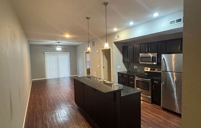 2 beds, 2 baths, $1,150, Unit Walnut A103