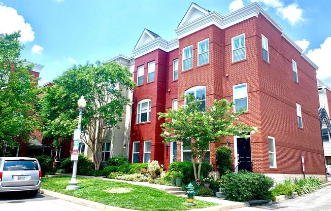 Beautiful 2 BR/2.5 BA Townhome in U Street Corridor!