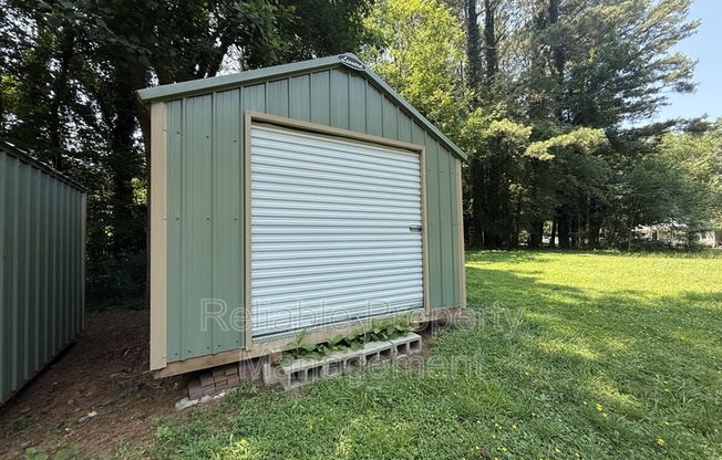 727 LOCUST LN