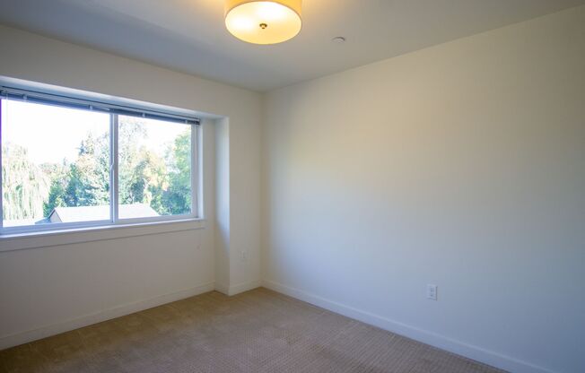 2 beds, 1 bath, $1,725, Unit 302