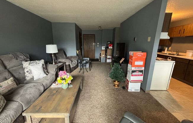 2 beds, 1 bath, $1,200, Unit 201