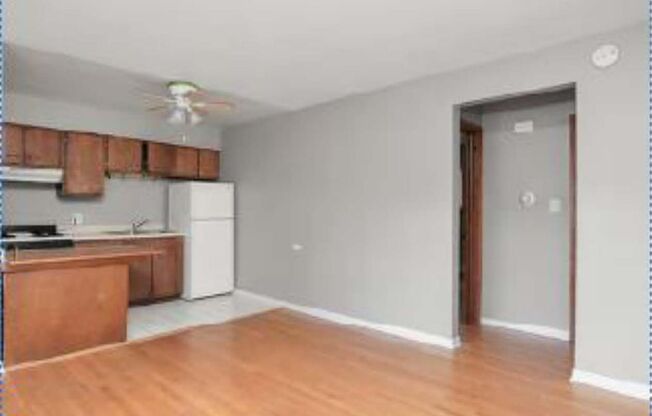 1 bed, 1 bath, 600 sqft, $1,325, Unit 19 N Garfield- Unit 7