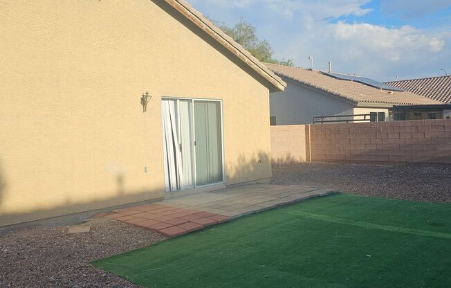 4 beds, 2 baths, $2,100