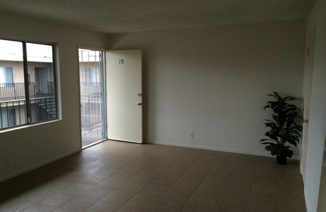 2 beds, 1.5 baths, $2,395, Unit 15