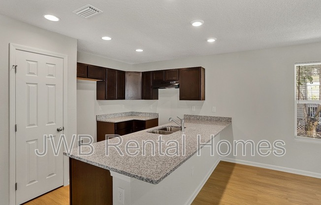 1328 EVERGREEN AVE