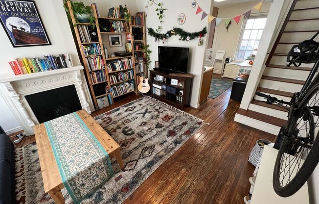 2BR HSE w/ HW Fl, W/D, Yard