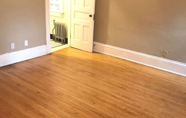 1 bed, 1 bath, $995, Unit 38