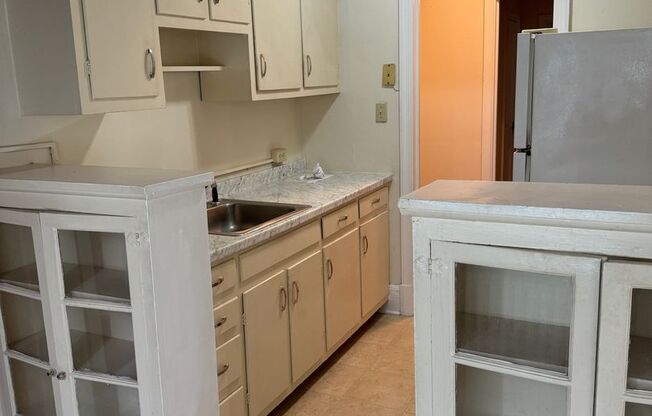 1 bed, 1 bath, 850 sqft, $1,250, Unit Unit 4