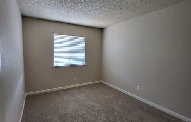 2 beds, 1 bath, $1,550, Unit 18